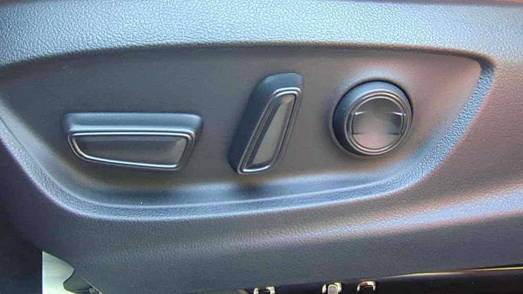 Used 2026 Toyota Corolla Cross XLE w/ Convenience Package FWD image 16