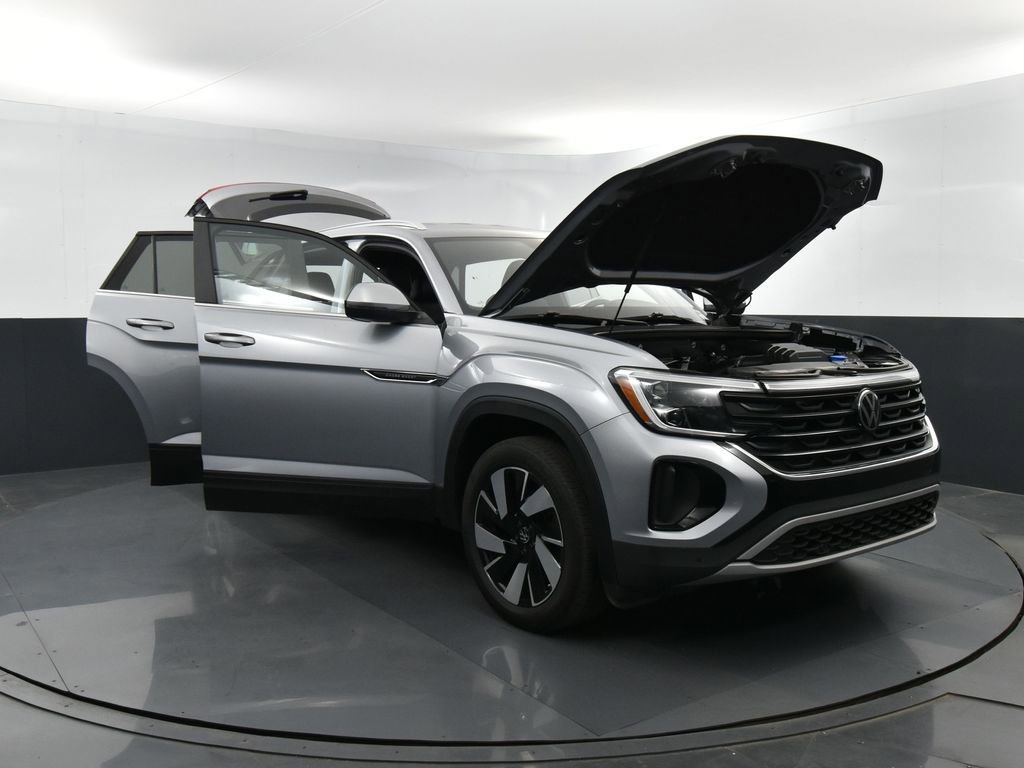 Used 2024 Volkswagen Atlas Cross Sport SE image 44