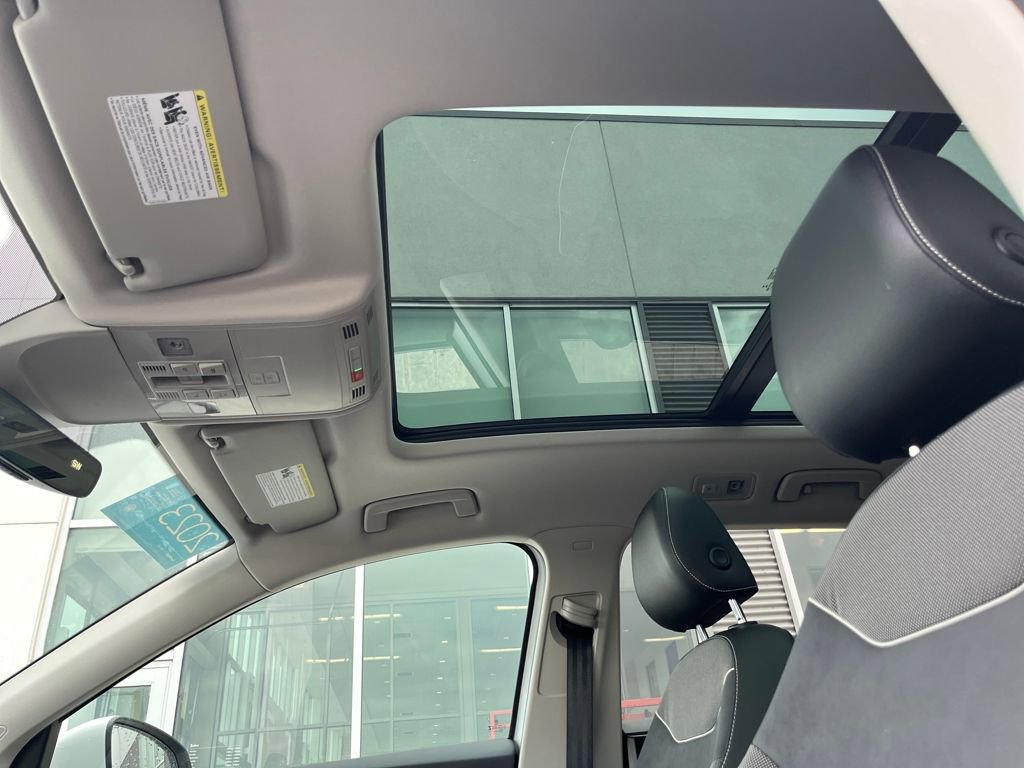 Certified 2023 Volkswagen Taos SE w/ Panoramic Sunroof Package image 26