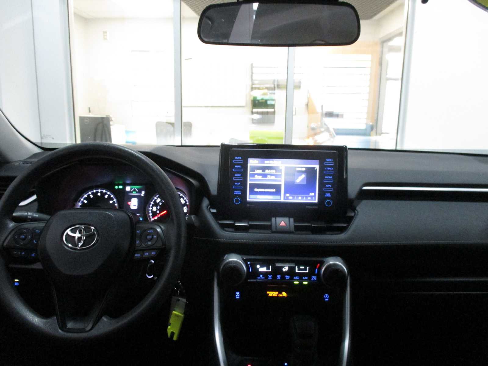 Used 2022 Toyota RAV4 LE image 7