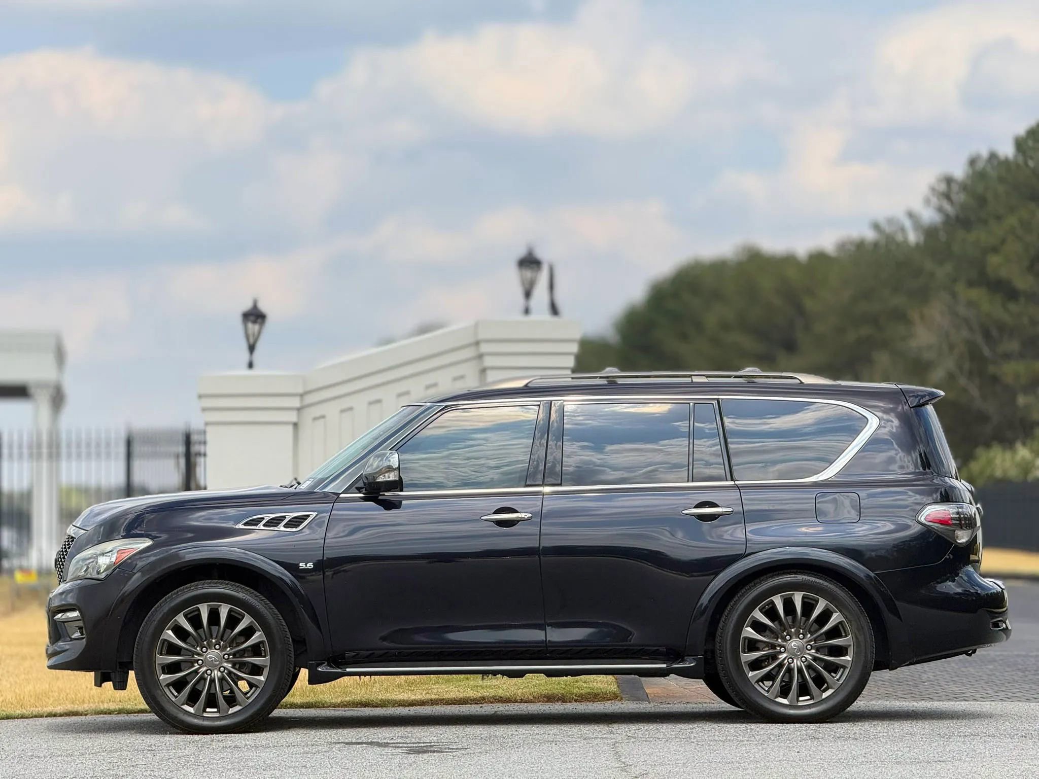 Used 2016 INFINITI QX80 Limited image 7