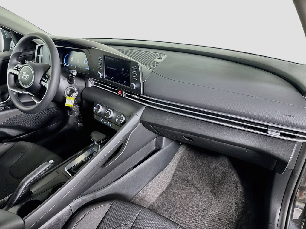 New 2026 Hyundai Elantra SE FWD image 30