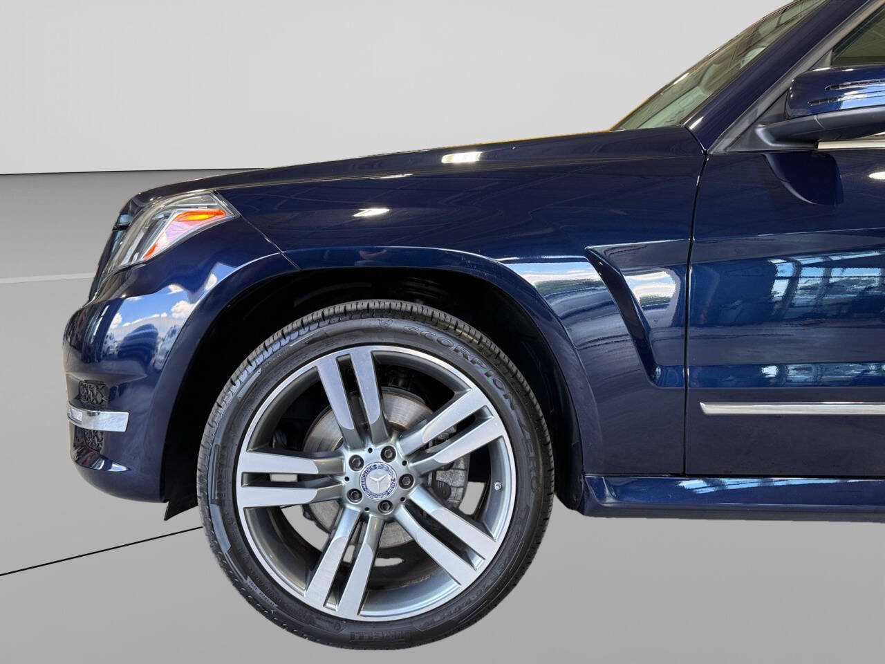 Used 2015 Mercedes-Benz GLK 350 4MATIC w/ Premium 1 Package image 9
