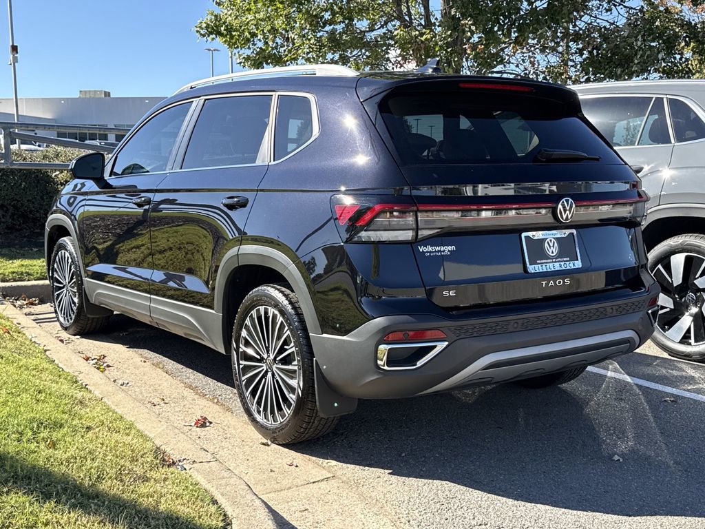 Used 2025 Volkswagen Taos SE image 12