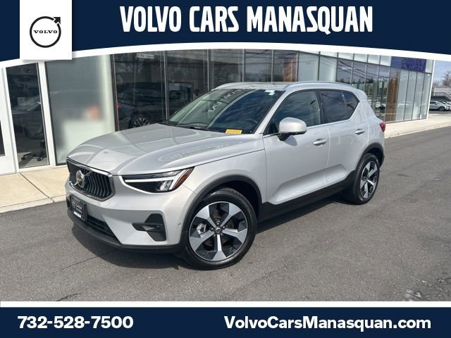 Certified 2025 Volvo XC40 B5 Plus image 1