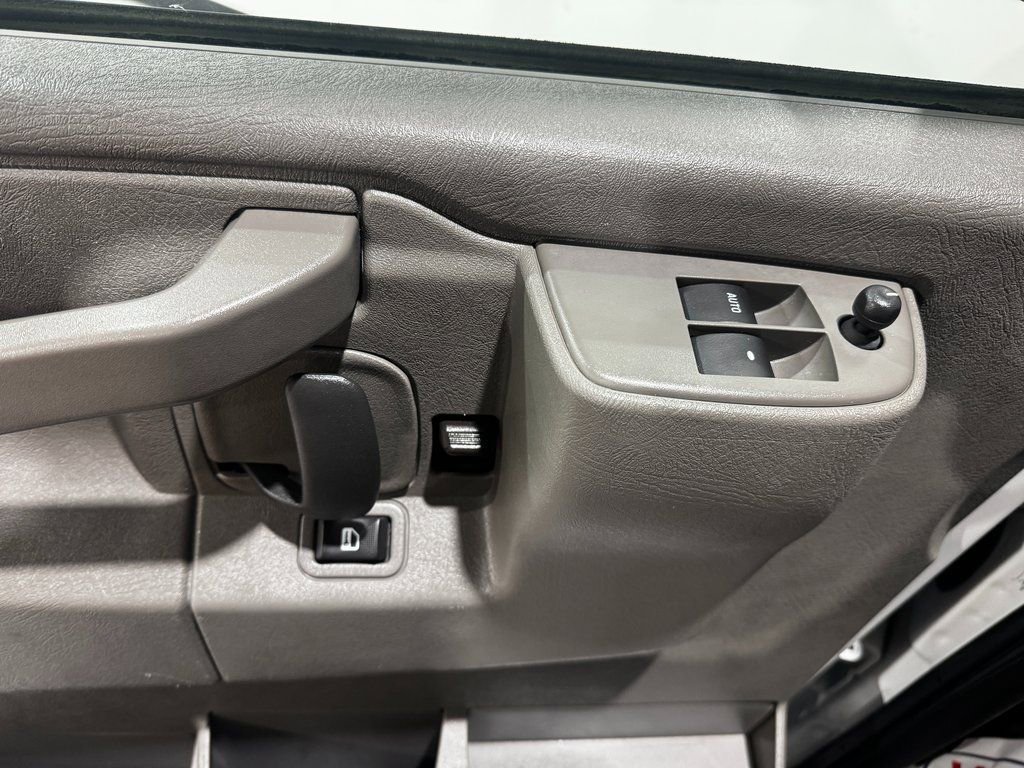 Used 2023 Chevrolet Express 3500 LT w/ LT Preferred Equipment Group RWD image 14