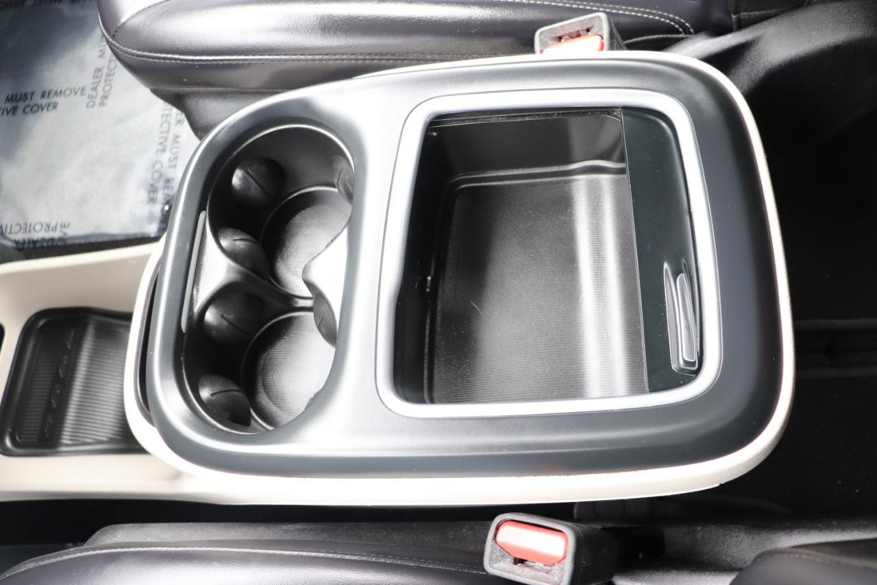 Used 2023 Chrysler Pacifica Touring-L image 49