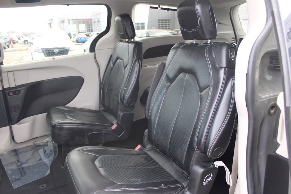 Used 2022 Chrysler Pacifica Touring-L image 24