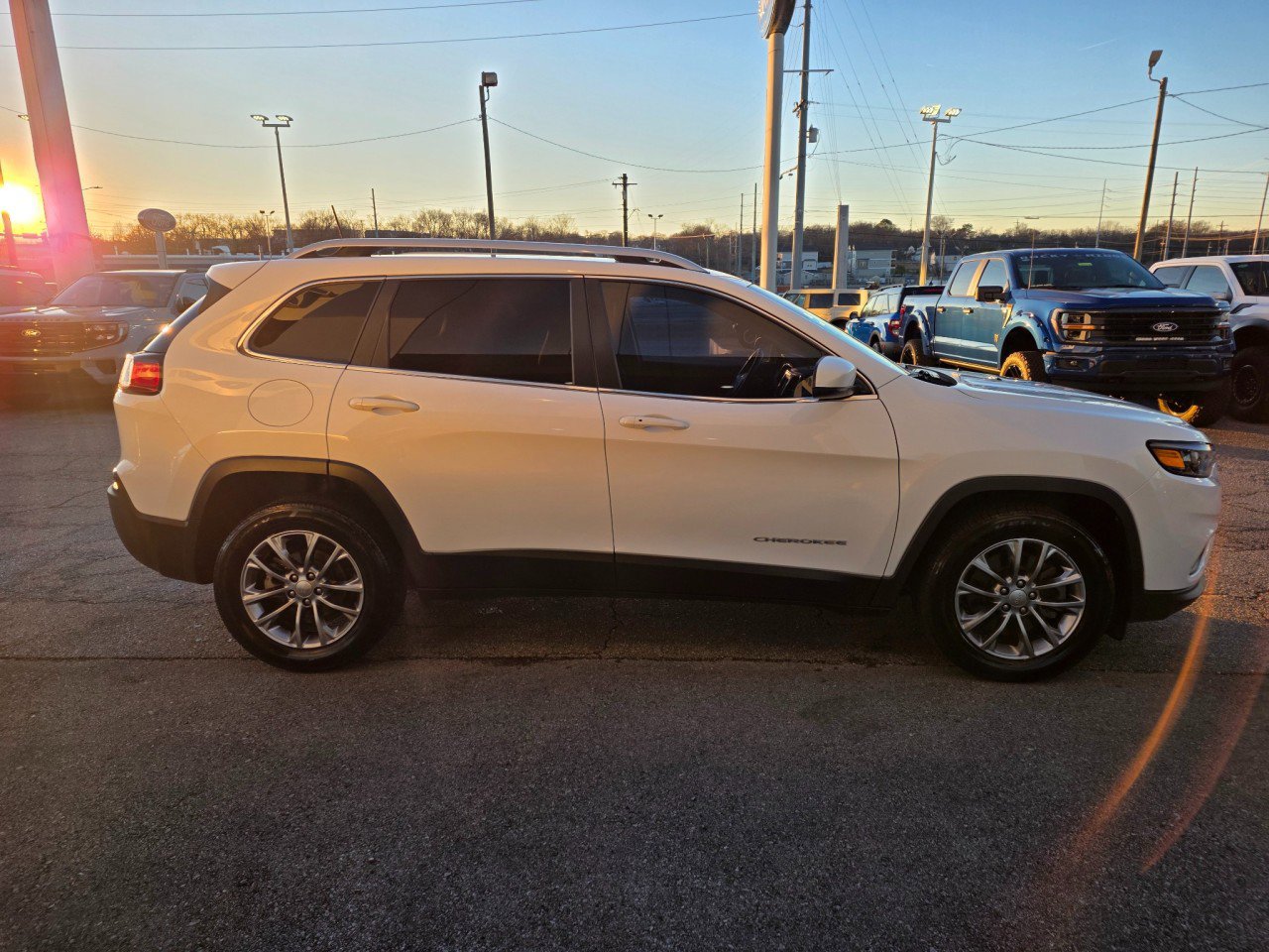 Used 2020 Jeep Cherokee Latitude Plus w/ Cold Weather Group image 7