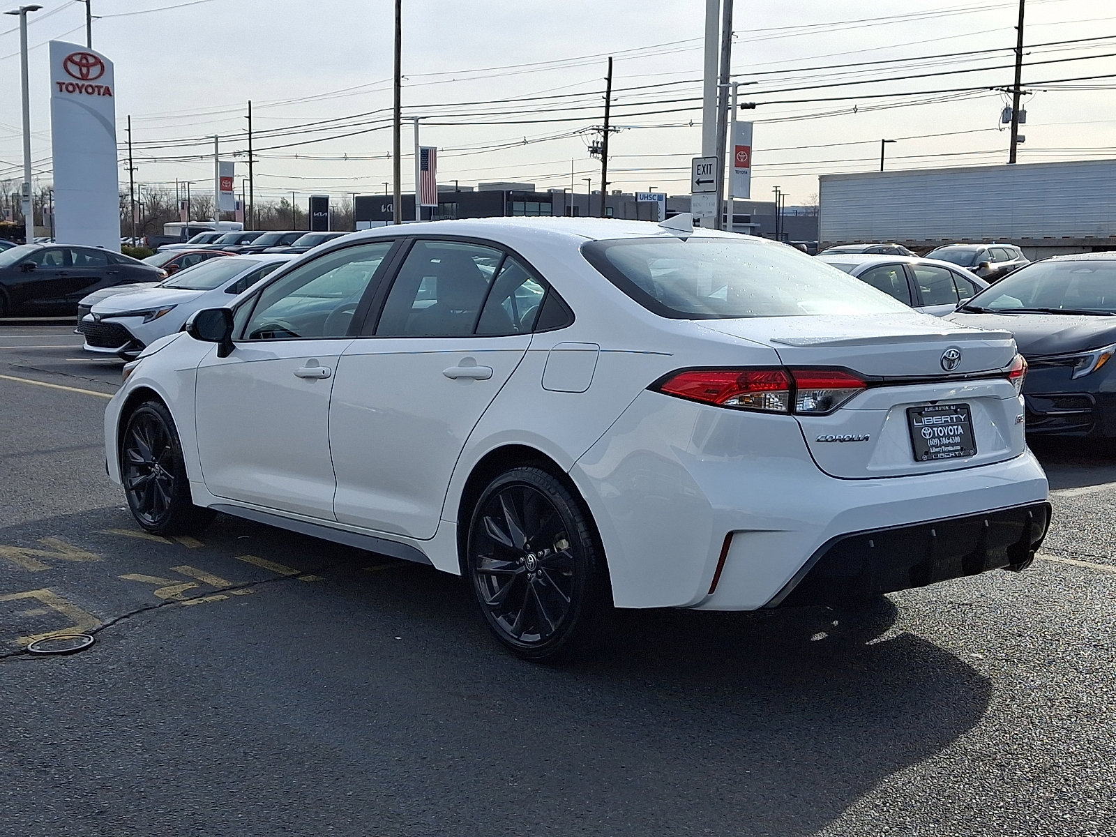 Used 2025 Toyota Corolla SE w/ Convenience Package image 4