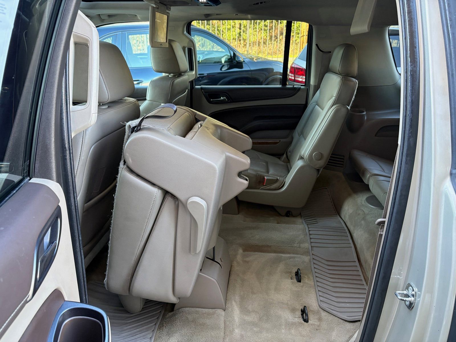 Used 2015 Chevrolet Suburban LTZ image 23