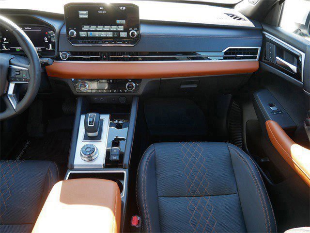 Used 2025 Mitsubishi Outlander SEL image 12