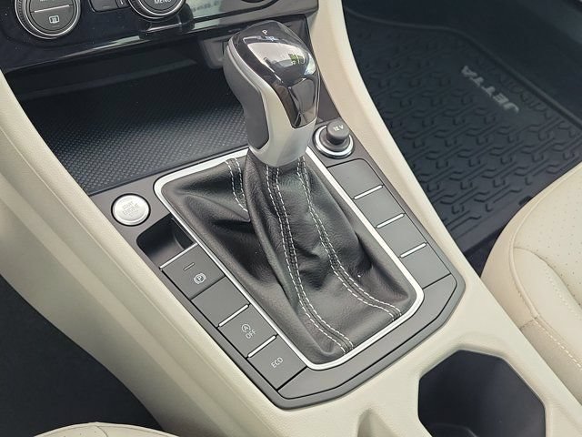 Certified 2023 Volkswagen Jetta SE FWD image 24
