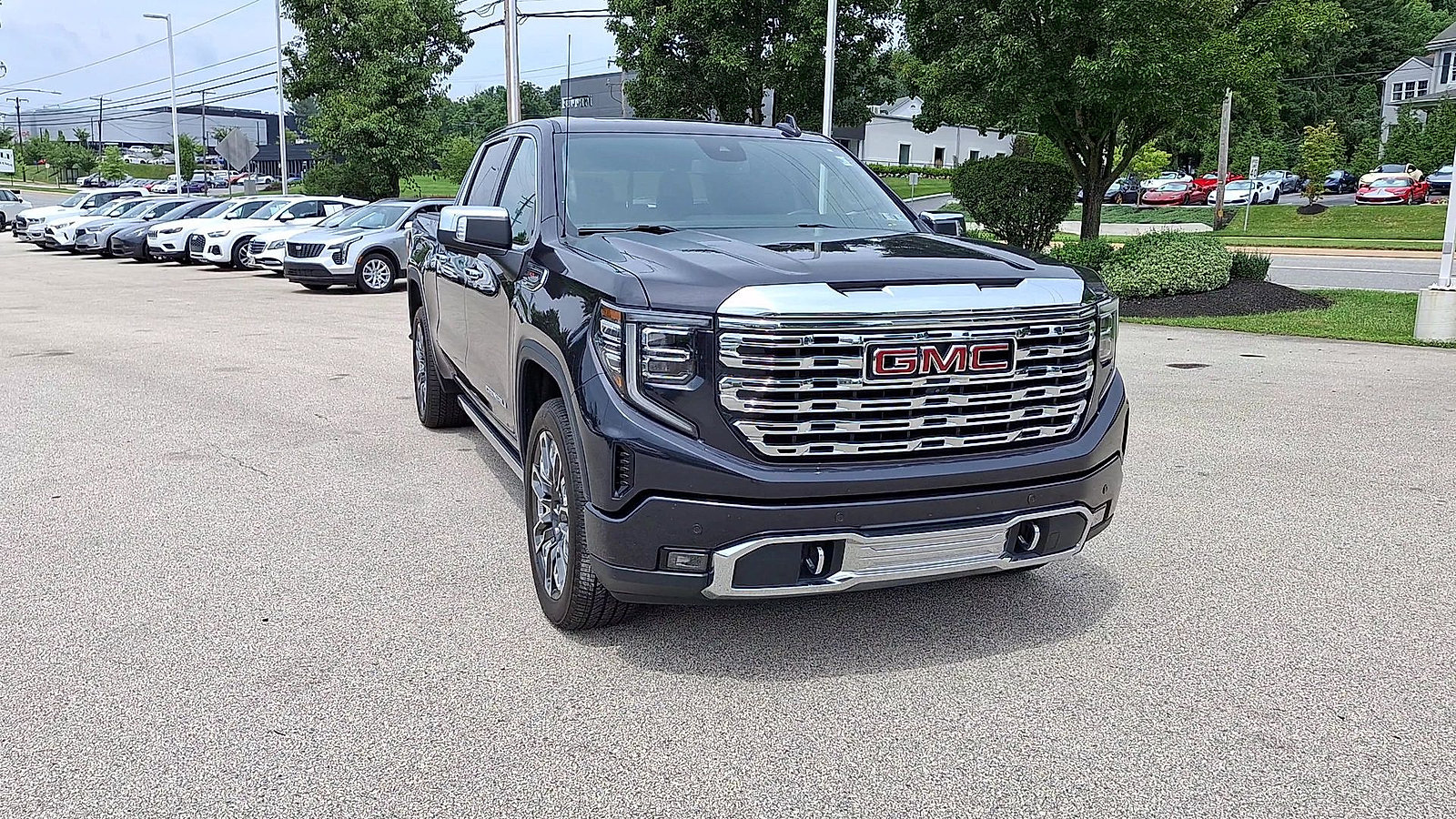 Used 2022 GMC Sierra 1500 Denali AWD/4WD image 3