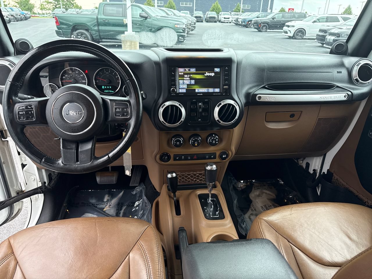 Used 2014 Jeep Wrangler Unlimited Rubicon w/ Connectivity Group AWD/4WD image 13
