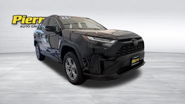 Used 2025 Toyota RAV4 XLE FWD image 7
