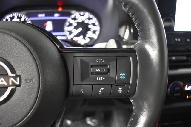 Used 2023 Nissan Pathfinder SL AWD/4WD image 17