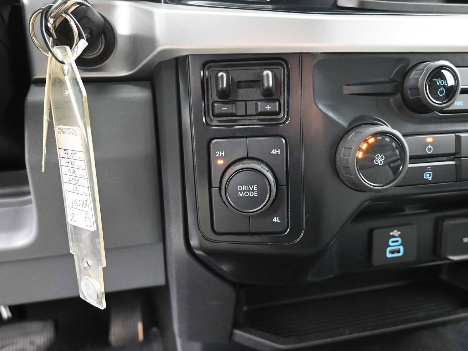 Used 2025 Ford F250 XLT image 40