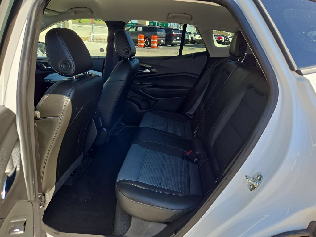 Used 2026 Chevrolet Trax LT FWD image 17
