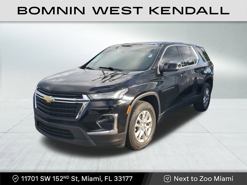 Used 2023 Chevrolet Traverse LS image 3