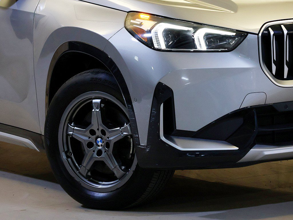 Certified 2024 BMW X1 xDrive28i w/ Convenience Package AWD/4WD image 3