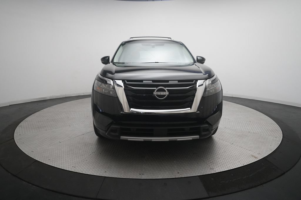 Used 2025 Nissan Pathfinder Platinum AWD/4WD image 11