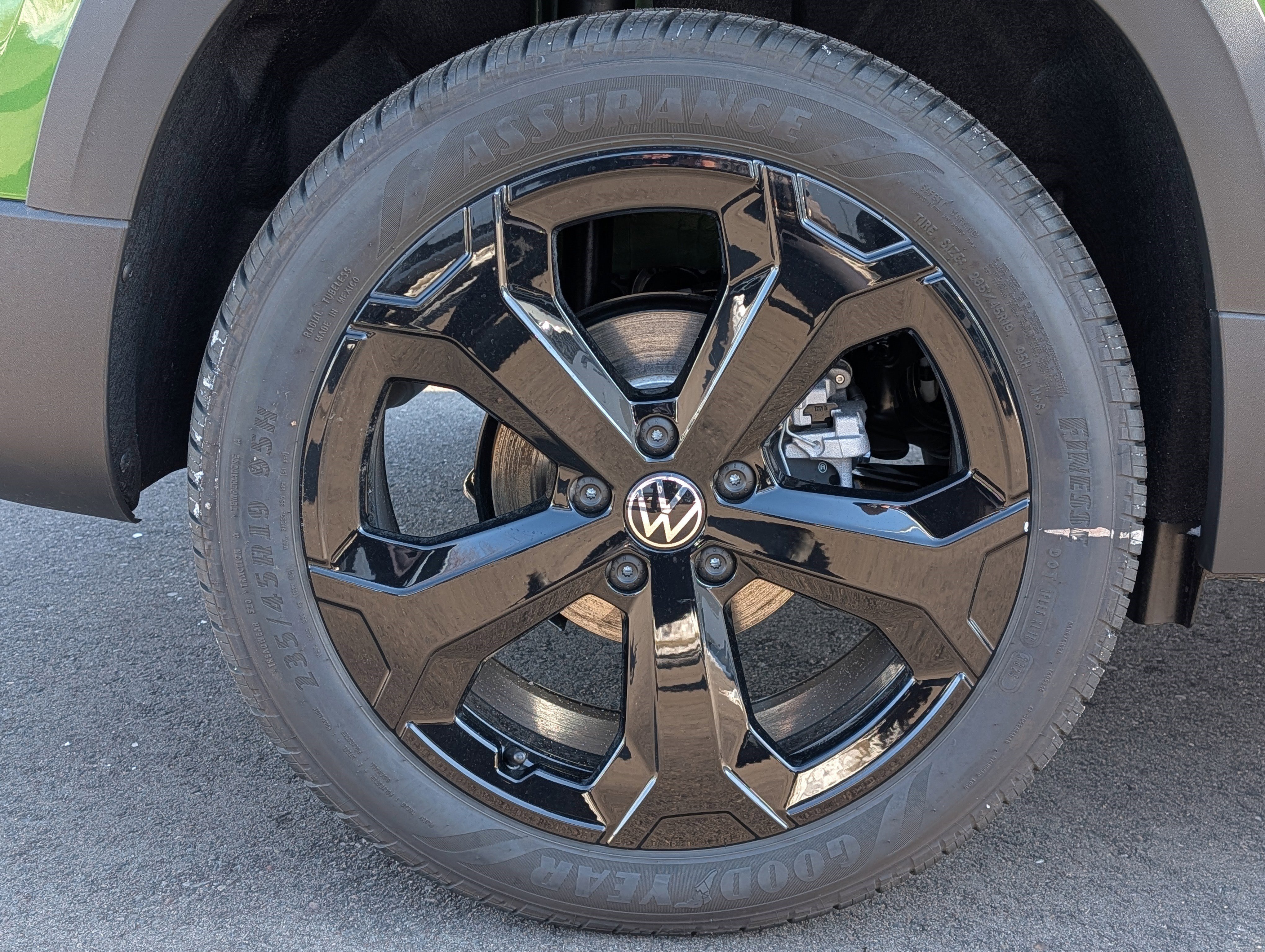 New 2026 Volkswagen Taos SE AWD/4WD image 5