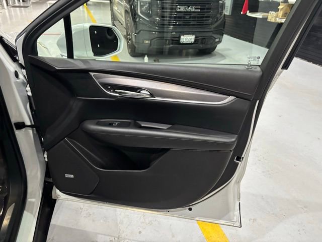Used 2017 Cadillac XT5 Luxury w/ Driver Awareness Package AWD/4WD image 38