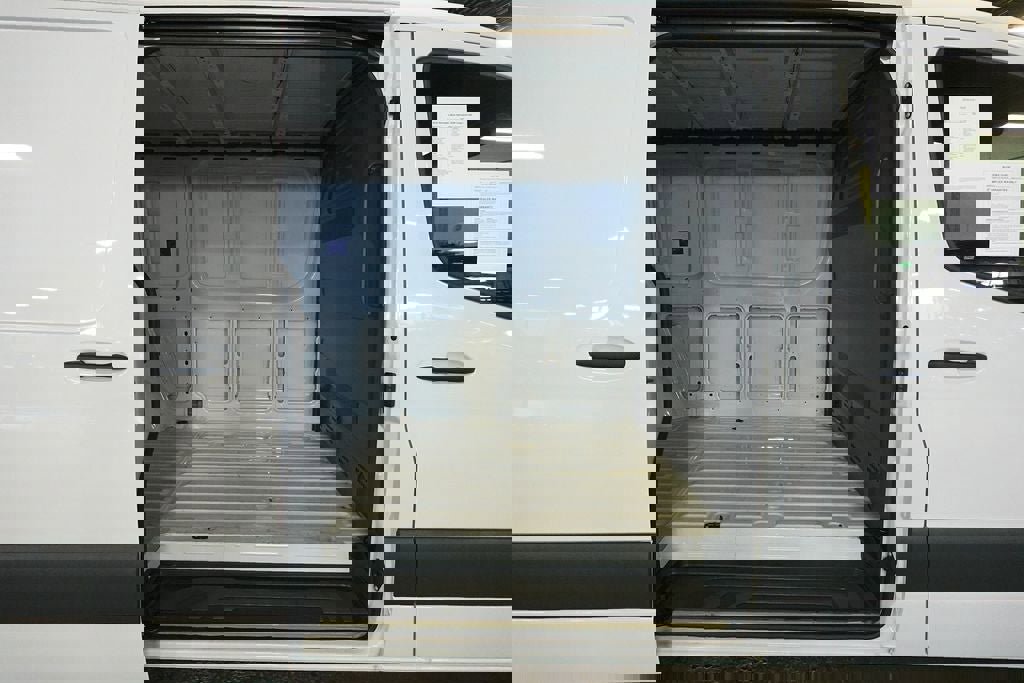 Used 2025 Mercedes-Benz Sprinter 2500 image 24