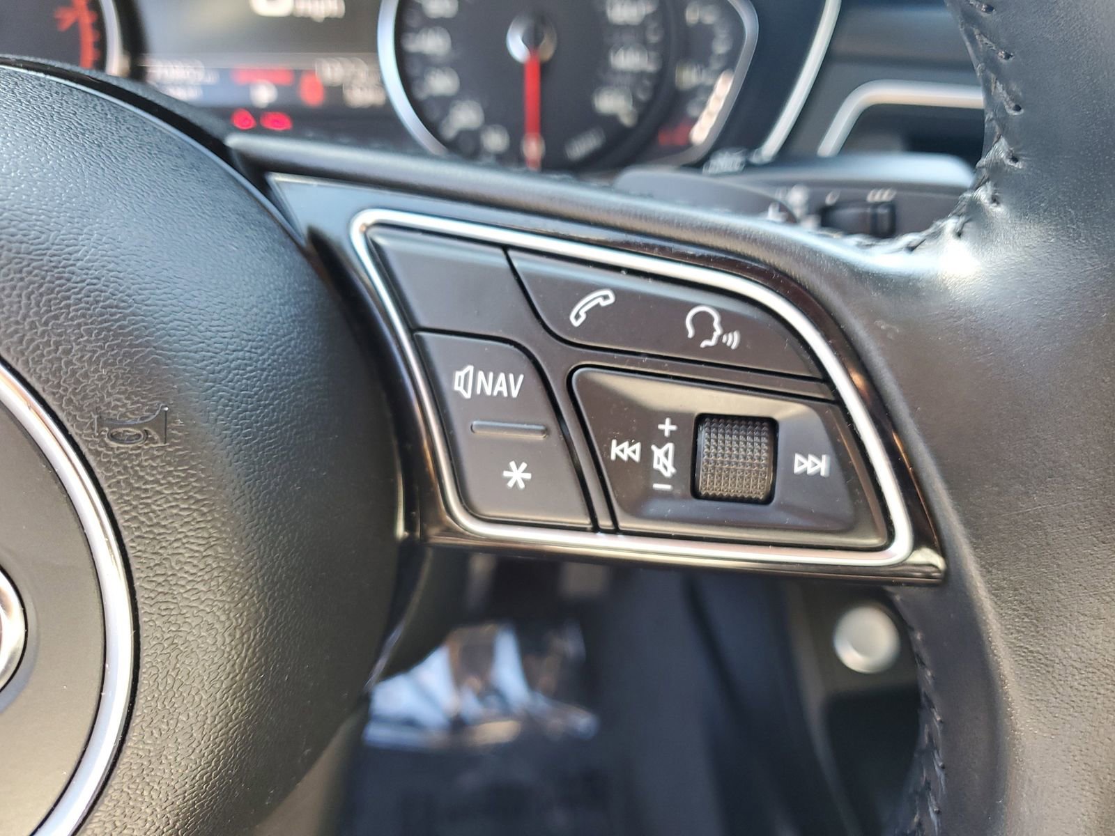 Used 2019 Audi A4 2.0T Premium image 29