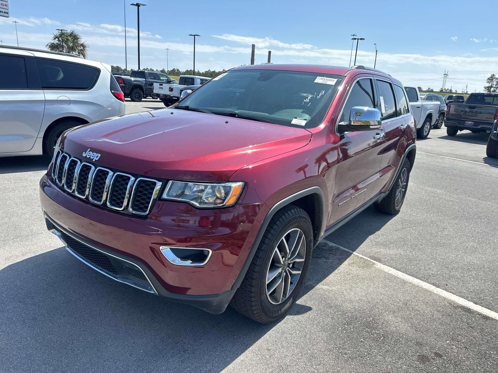 Used 2021 Jeep Grand Cherokee Limited w/ Luxury Group II image 3