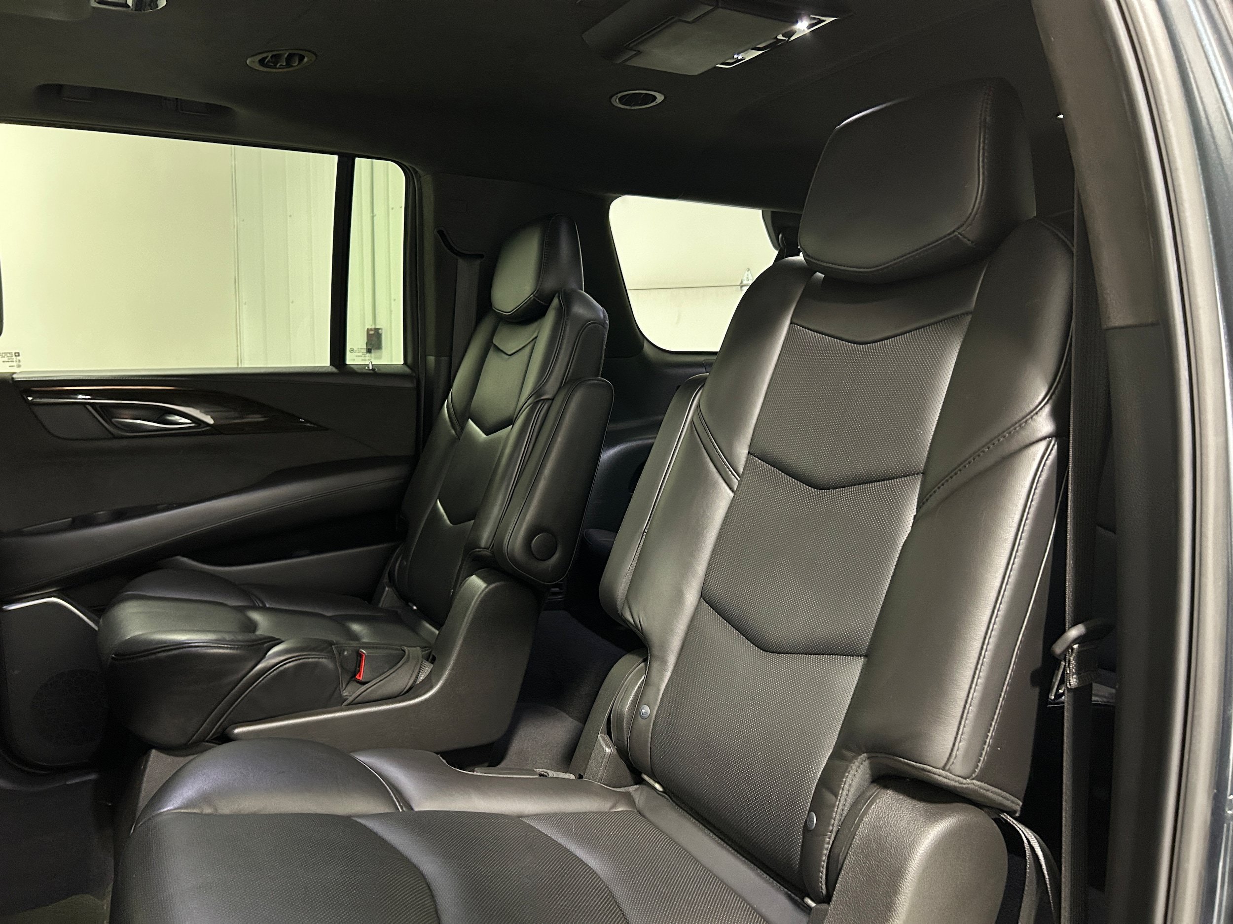 Used 2019 Cadillac Escalade ESV Platinum AWD/4WD image 32