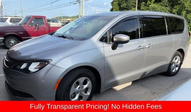 Used 2017 Chrysler Pacifica LX w/ Tire & Wheel Group FWD image 4
