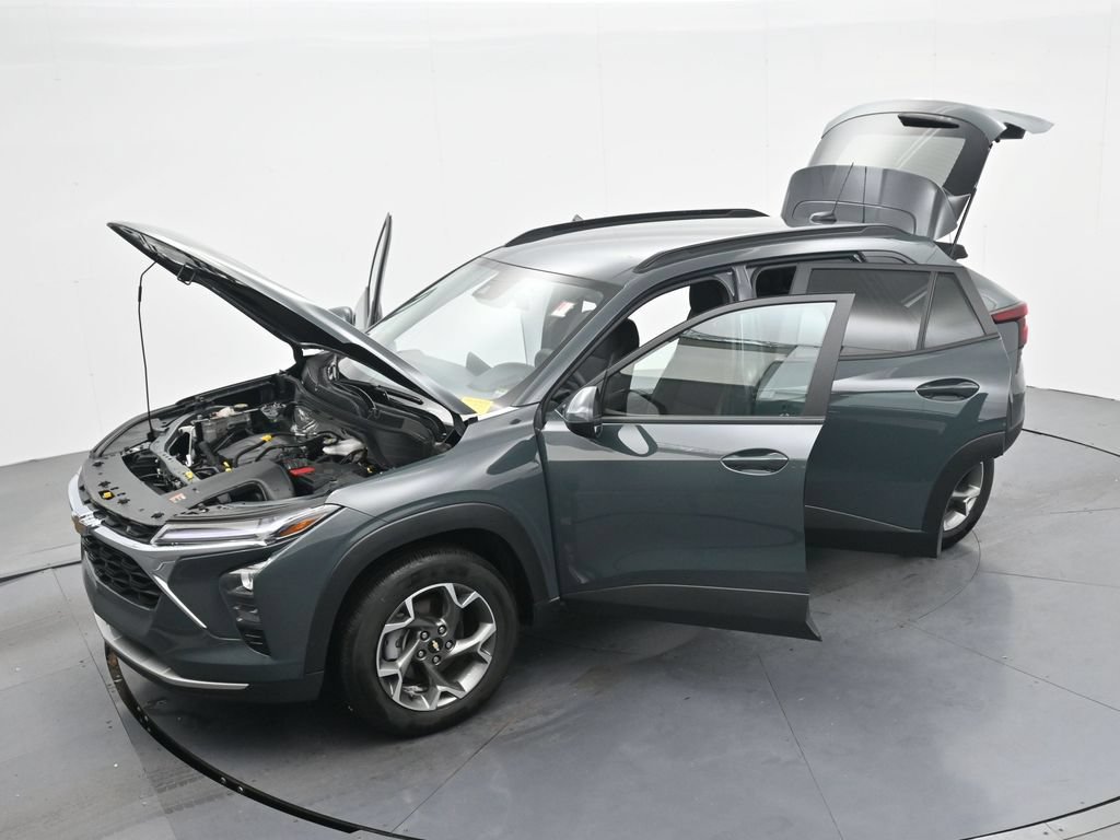Used 2025 Chevrolet Trax LT FWD image 38