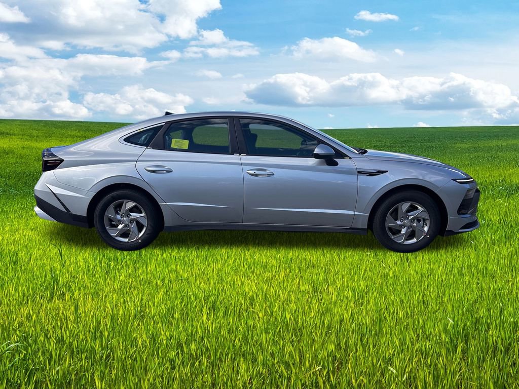Used 2026 Hyundai Sonata SE FWD image 8