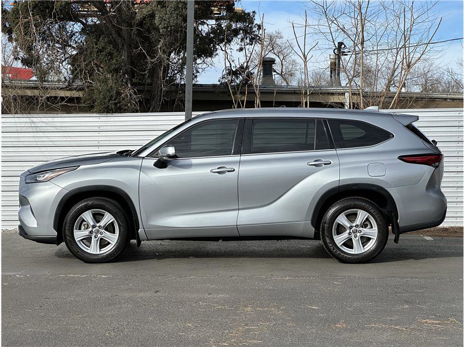 Used 2020 Toyota Highlander LE image 13