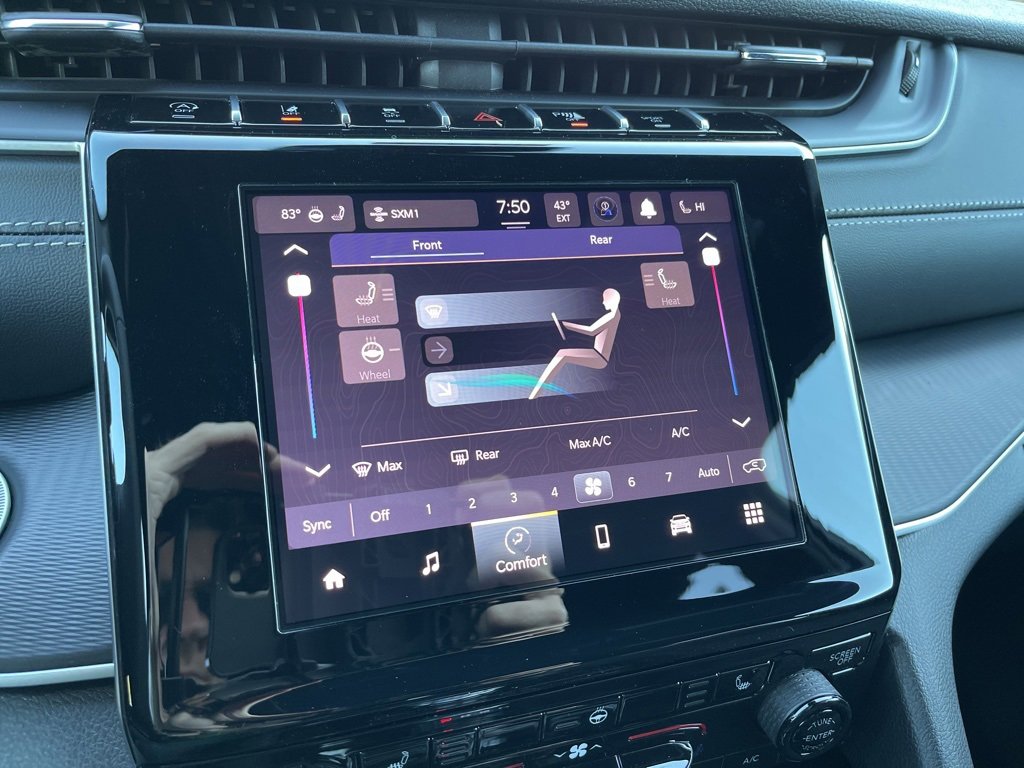 New 2025 Jeep Grand Cherokee L Altitude image 9