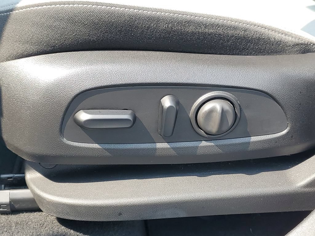 Used 2018 Chevrolet Equinox LT AWD/4WD image 6