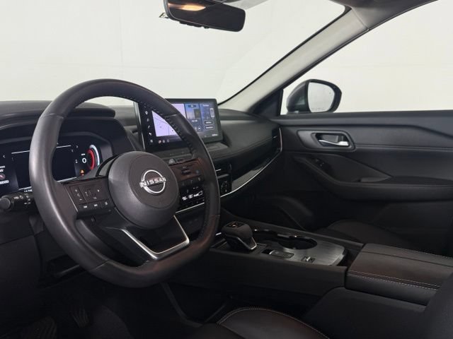 Used 2024 Nissan Rogue SL w/ SL Premium Package FWD image 4
