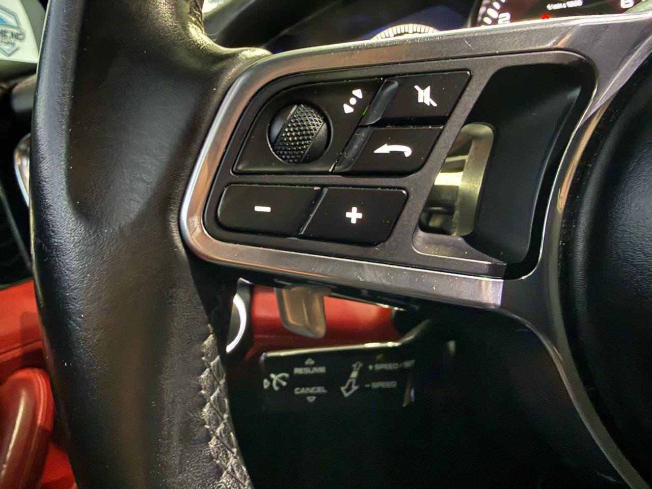 Used 2018 Porsche Panamera 4S image 34