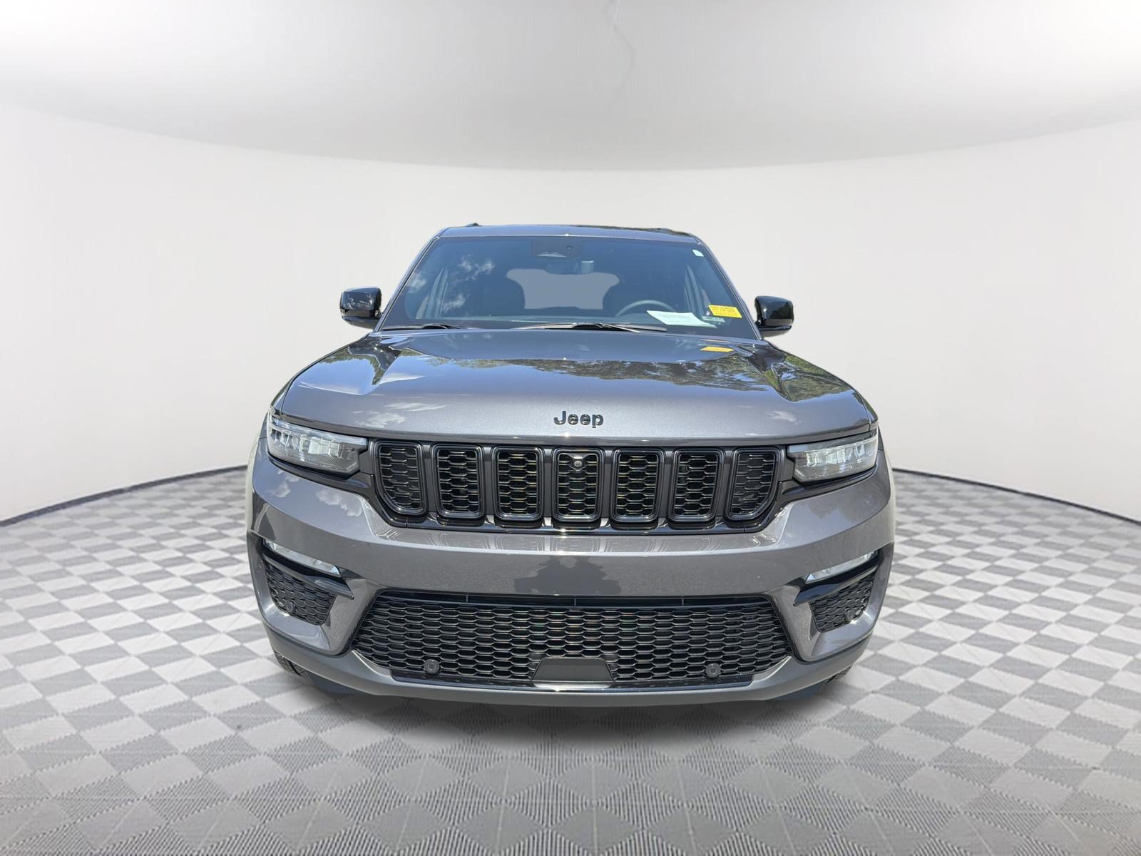 Used 2025 Jeep Grand Cherokee Limited w/ Luxury Tech Group II RWD image 9