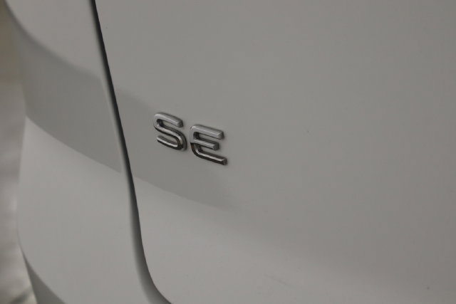 Used 2025 Volkswagen Atlas Cross Sport SE FWD image 32