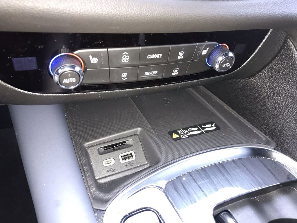 Used 2023 Buick Enclave Essence w/ Experience Buick Package image 18