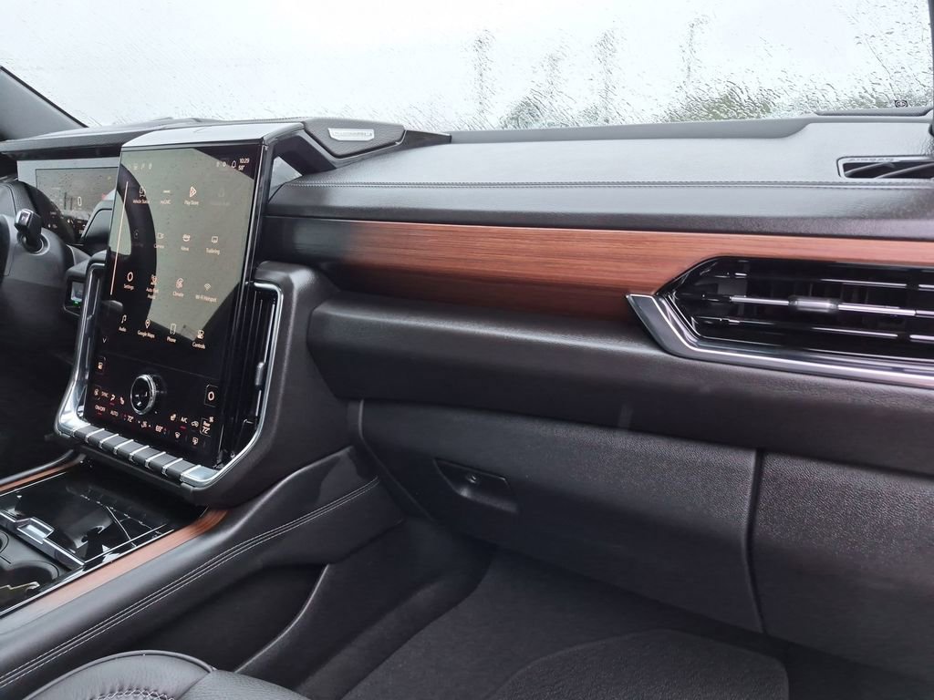 Certified 2025 GMC Yukon Denali RWD image 29