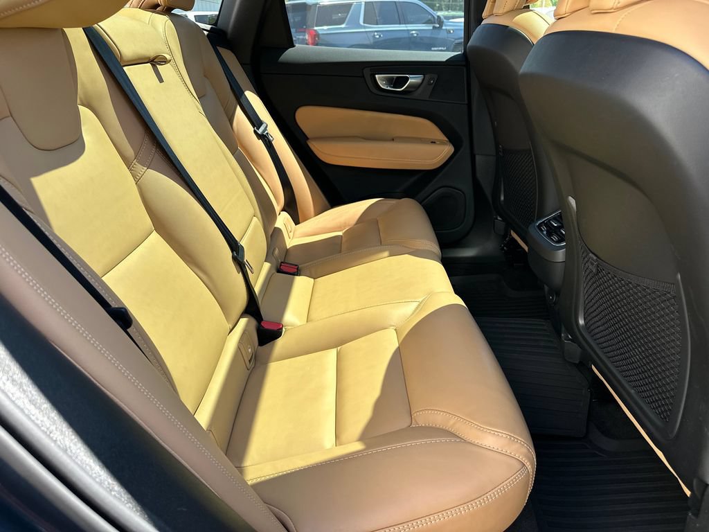 Used 2024 Volvo XC60 B5 Ultimate w/ Protection Package Premier AWD/4WD image 16