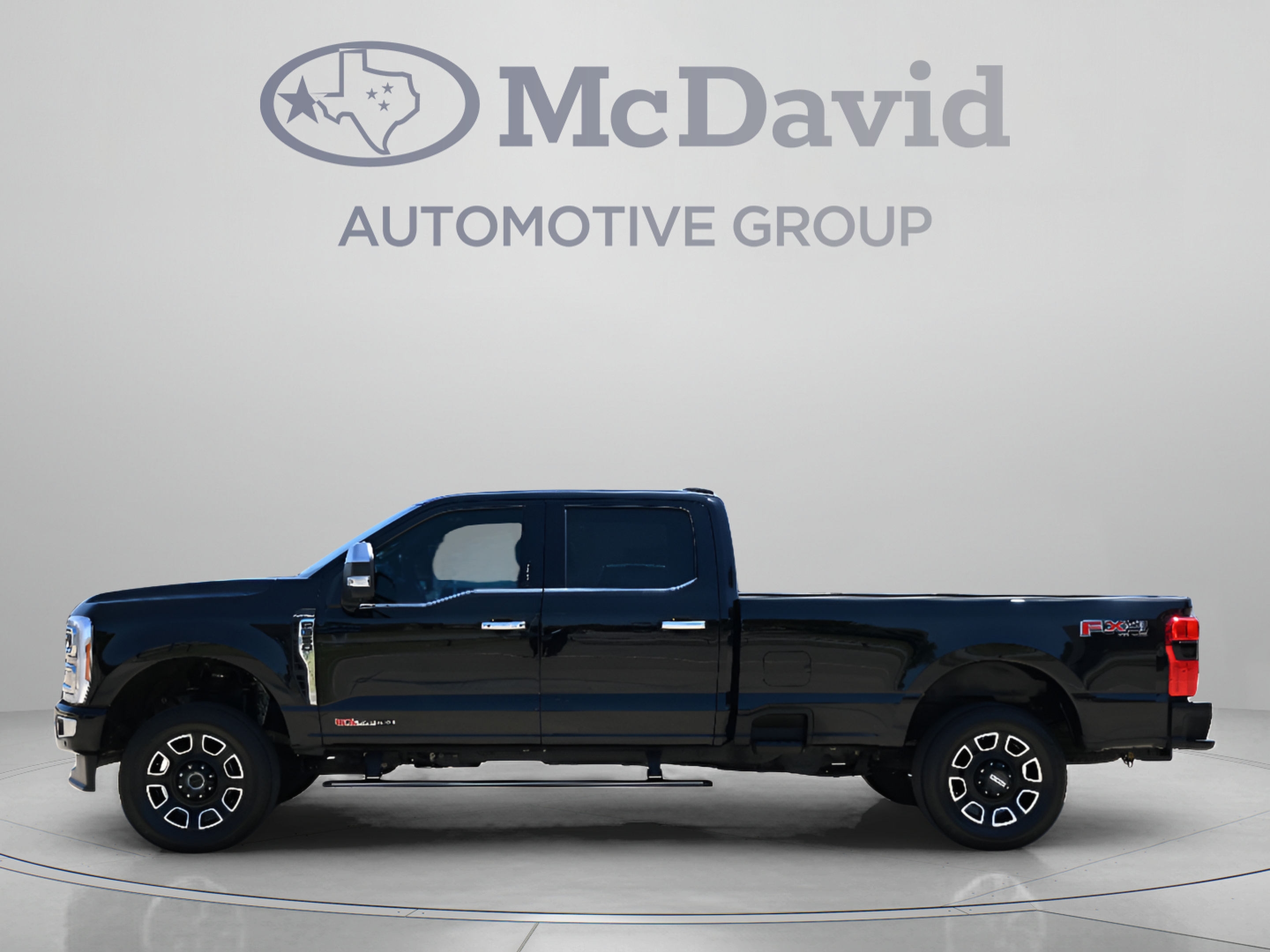 Used 2023 Ford F350 Platinum w/ FX4 Off-Road Package AWD/4WD image 7
