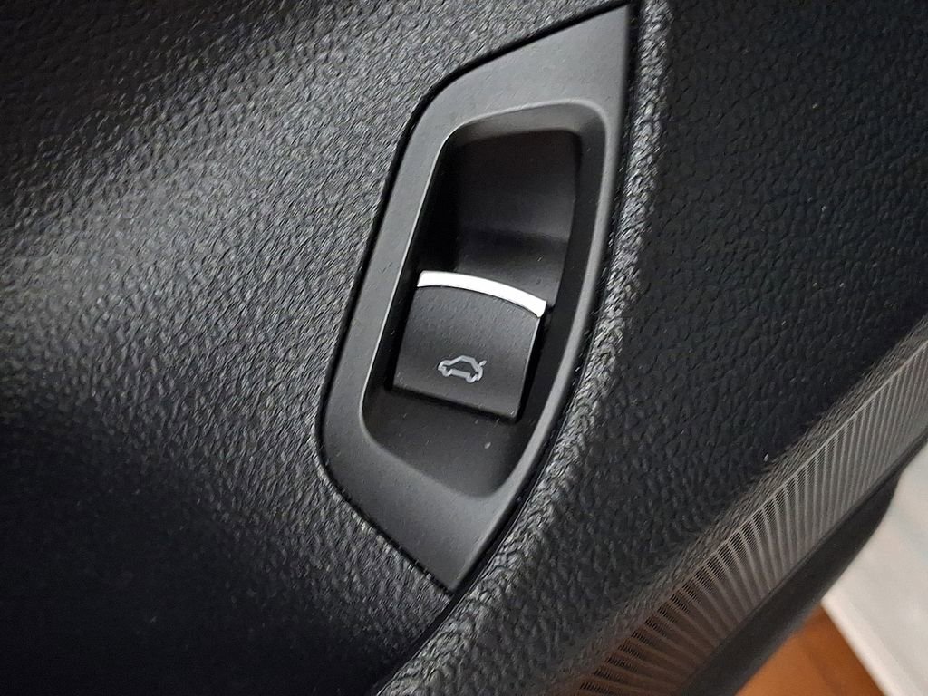 Used 2017 Volkswagen Passat 1.8T R-Line FWD image 23