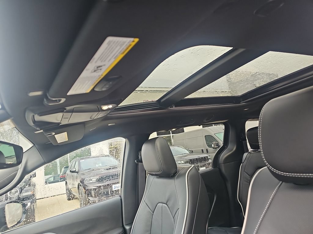 New 2026 Chrysler Pacifica Limited AWD/4WD image 24