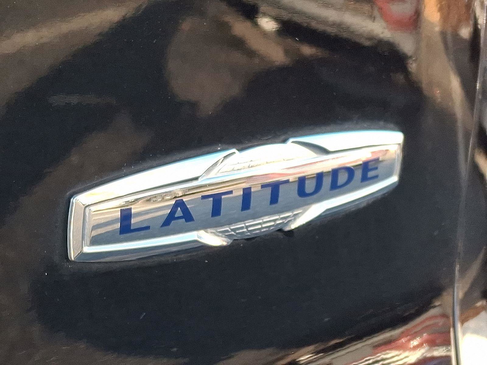 Used 2019 Jeep Cherokee Latitude w/ Cold Weather Group image 29