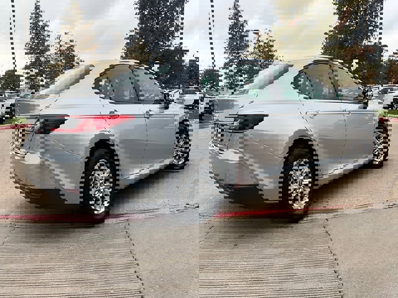 Used 2025 Toyota Camry LE image 6